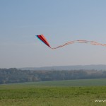 A jeden padá nenávratně k zemi.