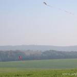 Trenér naviguje padajícího draka.