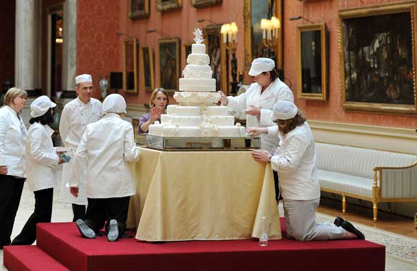 01_the-team-led-by-fiona-cairns-that-made-the-royal-wedding-cake-put-on-the-finishing-touches-pic-pa-650726815