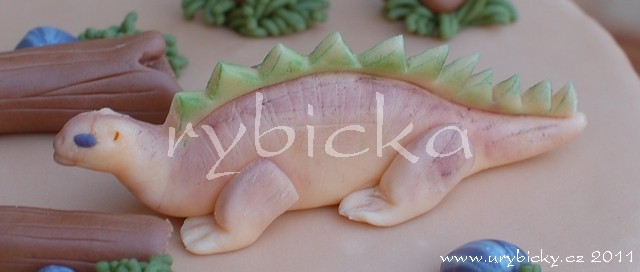 dsc_7870_174_dino2_640w